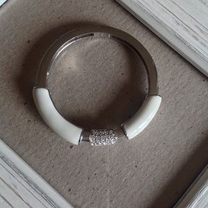 Stretch bracelet off white silver crystals